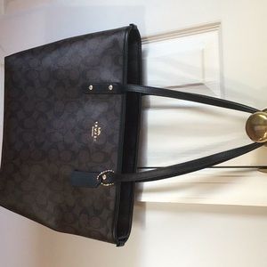 Coach Signature City Zip Tote